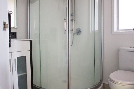 Photo of property in 15 Taikata Road, Te Atatu Peninsula, Auckland, 0610