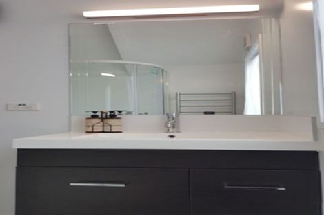 Photo of property in 2/42 Tree View Avenue, Glenfield, Auckland, 0629