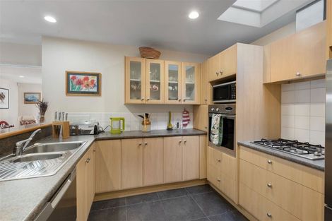 Photo of property in 77 Holly Road, St Albans, Christchurch, 8014