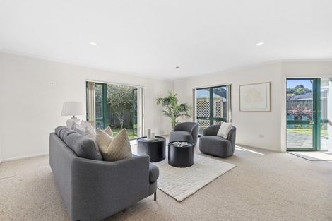 Photo of property in 6 Redwood Crescent, Westown, New Plymouth, 4310