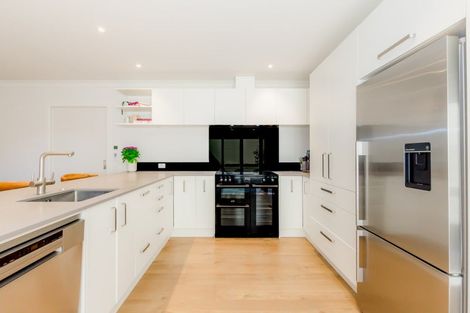 Photo of property in 84 Mazengarb Road, Paraparaumu Beach, Paraparaumu, 5032