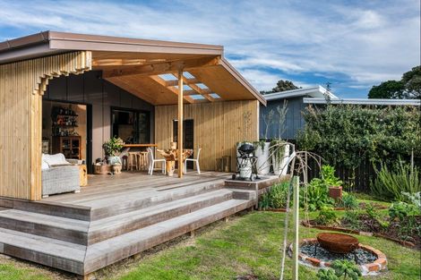 Photo of property in 22 Moana Road, Okitu, Gisborne, 4010