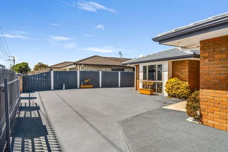 Photo of property in 526 Massey Road, Mangere, Auckland, 2022
