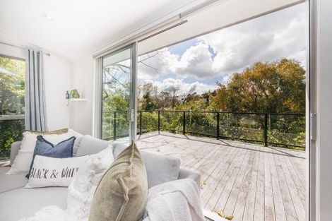 Photo of property in 16a Springdale Grove, Fitzherbert, Palmerston North, 4410