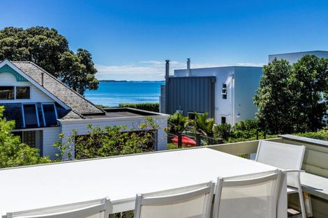 Photo of property in 30 Oxford Terrace, Coromandel, 3506