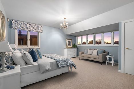 Photo of property in 247 Devonport Road, Tauranga, 3110