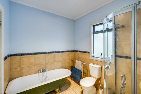 Photo of property in 49 Chaucer Road, Hospital Hill, Napier, 4110