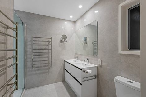 Photo of property in 5 Maygrove Drive, Orewa, 0931