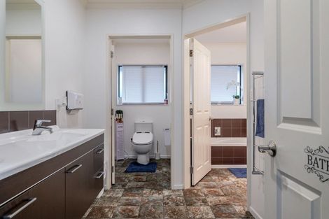 Photo of property in 2 Masefield Terrace, Kelvin Grove, Palmerston North, 4414