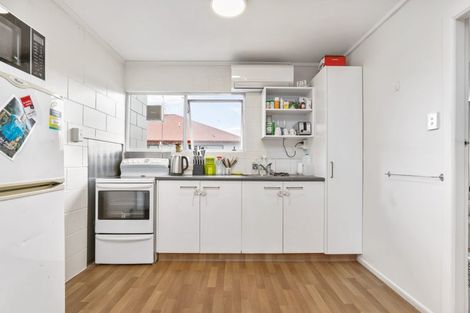 Photo of property in 8/3 Tralee Place, Hillcrest, Hamilton, 3216