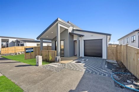 Photo of property in 12 Woven Place, Karaka, 2113
