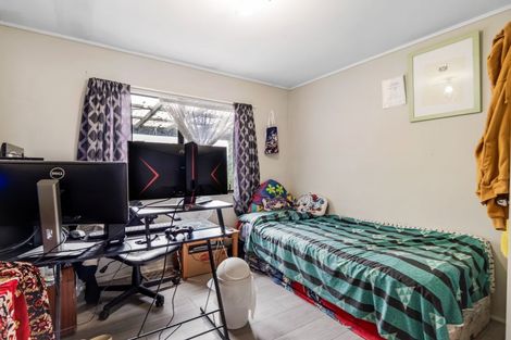 Photo of property in 1/32 Starforth Place, Henderson, Auckland, 0612