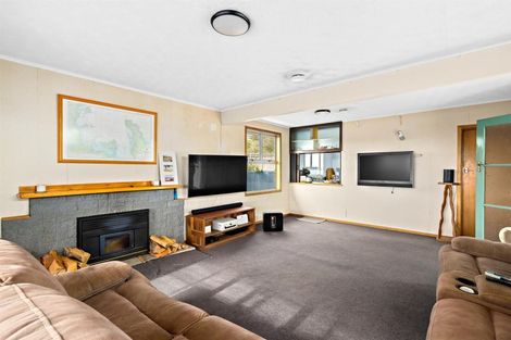 Photo of property in 9 Awaroa Road, Helensville, 0800
