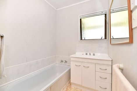 Photo of property in 23b Holiday Road, Stanmore Bay, Whangaparaoa, 0932