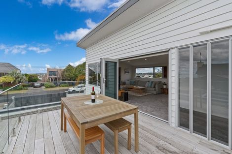 Photo of property in 18 Ridge Road, Waiake, Auckland, 0630