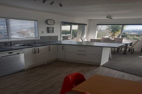 Photo of property in 9 Meadowood Drive, Unsworth Heights, Auckland, 0632