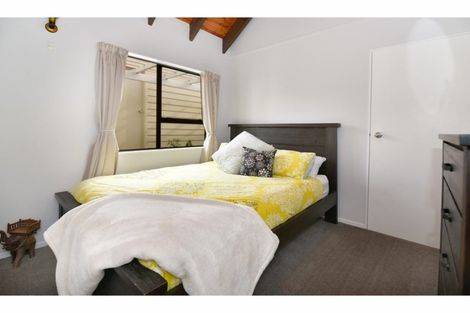 Photo of property in 11 Moffat Road, Red Beach, 0932