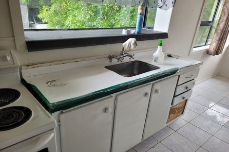 Photo of property in 43 Rathgar Road, Henderson, Auckland, 0610