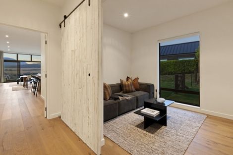 Photo of property in 3 Pioneer Court, Jacks Point, Queenstown, 9371