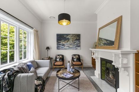 Photo of property in 12 Governor Road, Northland, Wellington, 6012