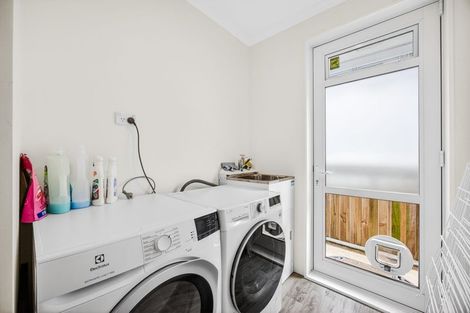 Photo of property in 6a Magdalen Place, West Harbour, Auckland, 0618