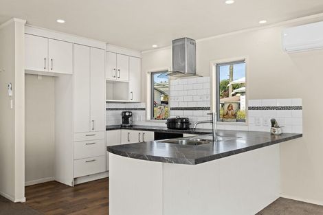 Photo of property in 3 Gazelle Avenue, Beach Haven, Auckland, 0626