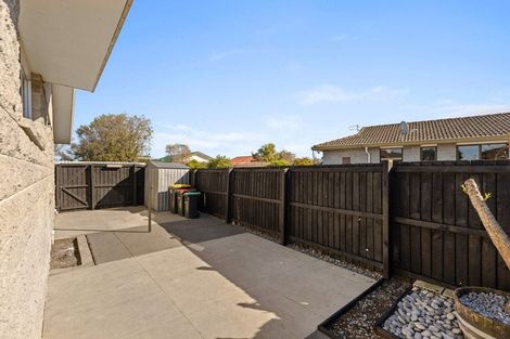 Photo of property in 1/102a Queenspark Drive, Parklands, Christchurch, 8083