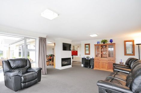 Photo of property in 17 Sunrise Drive, Seaward Bush, Invercargill, 9812