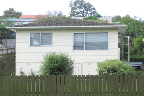 Photo of property in 2/8a Millbrook Road, Henderson, Auckland, 0612
