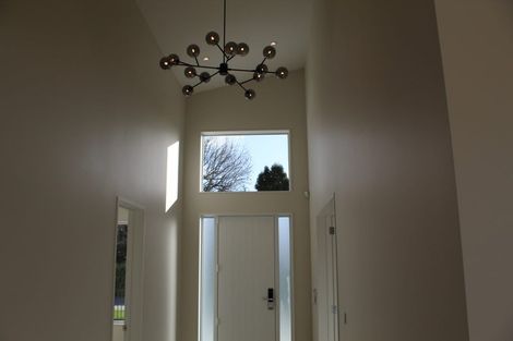 Photo of property in 17 Grove Way, Riverhead, 0820