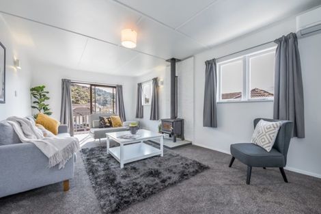 Photo of property in 15 Gardiner Grove, Wainuiomata, Lower Hutt, 5014