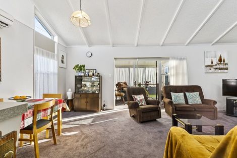 Photo of property in 2 Lemon Street, Strandon, New Plymouth, 4312