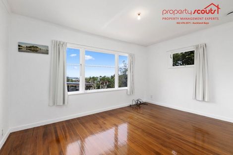 Photo of property in 537 Glenfield Road, Glenfield, Auckland, 0629