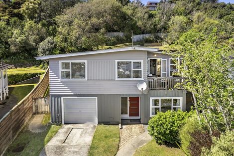 Photo of property in 16 Spicer Place, Tawa, Wellington, 5028