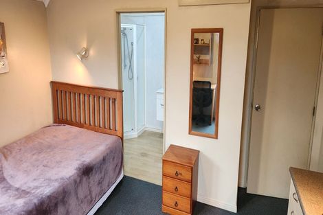 Photo of property in 33 Queen Street, Brighton, Dunedin, 9035