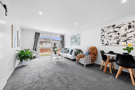 Photo of property in 52d Whites Line West, Woburn, Lower Hutt, 5010