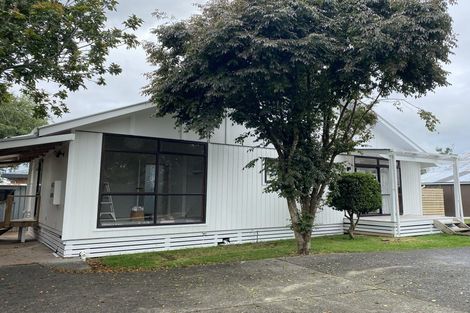 Photo of property in 25a/5 Beach Road, Te Atatu Peninsula, Auckland, 0610