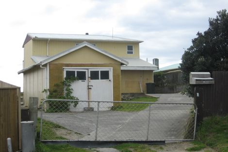 Photo of property in 1 Kent Avenue, Waitarere Beach, Levin, 5510