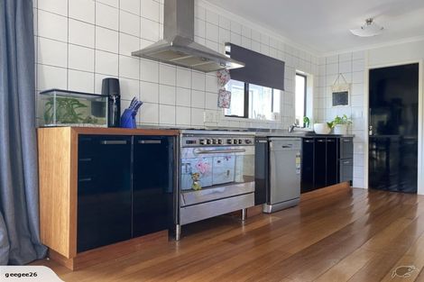 Photo of property in 72a Borich Road, Sunnyvale, Auckland, 0612