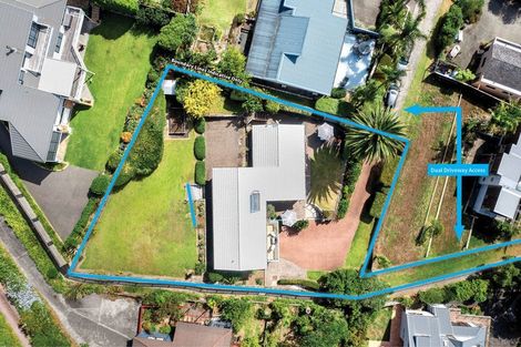 Photo of property in 30 Upper Chelverton Drive, Red Beach, 0932