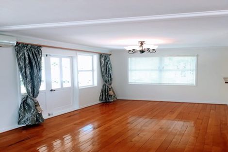Photo of property in 2a Waller Avenue, Bucklands Beach, Auckland, 2012