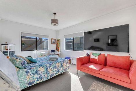 Photo of property in 2/502 Devon Street East, Strandon, New Plymouth, 4312