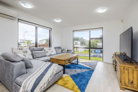Photo of property in 13 Kokako Rise, Papakura, 2110