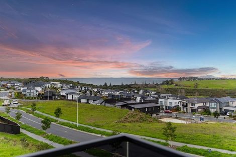 Photo of property in 3 Waitai Close, Long Bay, Auckland, 0630