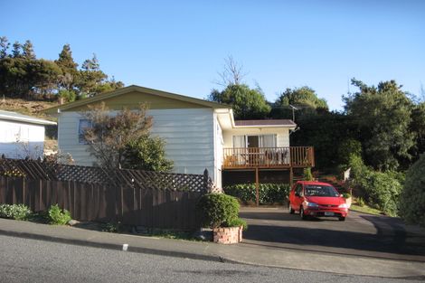 Photo of property in 11 Mokopuna Grove, Stokes Valley, Lower Hutt, 5019