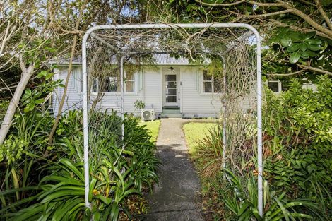 Photo of property in 5a Whitehouse Road, Titahi Bay, Porirua, 5022