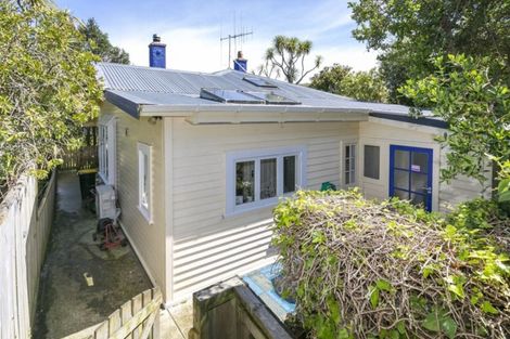 Photo of property in 90 Curtis Street, Northland, Wellington, 6012