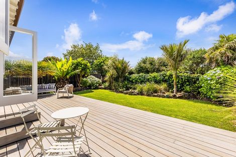 Photo of property in 5 Kotuku Street, Te Atatu Peninsula, Auckland, 0610