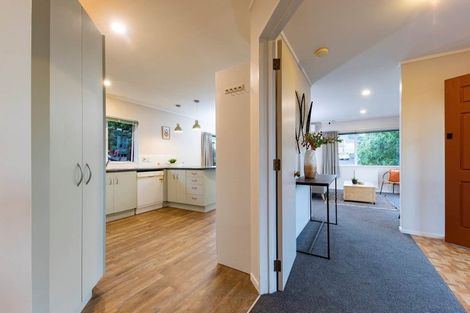 Photo of property in 10 Ryden Place, Glen Eden, Auckland, 0602