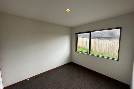 Photo of property in 15 Rosebay Rise, Henderson, Auckland, 0610